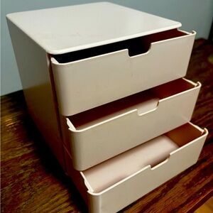Pastel Pink Beauty Drawers 💕 3 drawers. For makeup, beauty products and hygiene